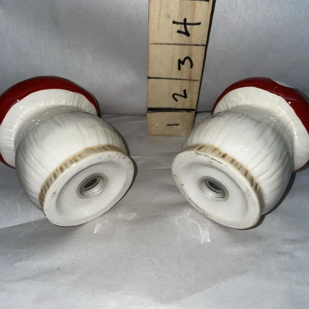 New RED WHITE DOT MUSHROOM SALT AND PEPPER SHAKER SET